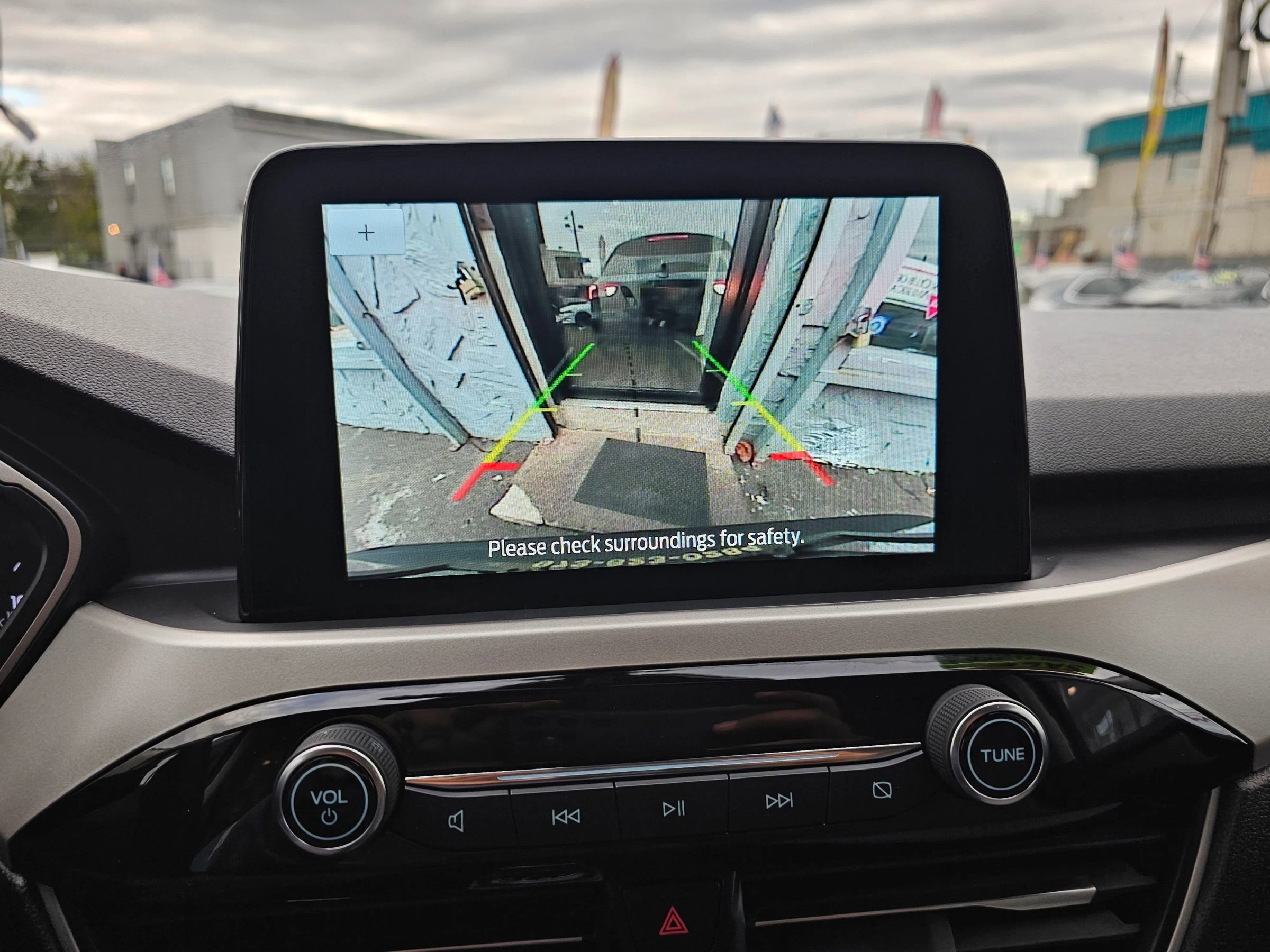 Used 2022 Ford Escape SE w/ Cold Weather Package image 28