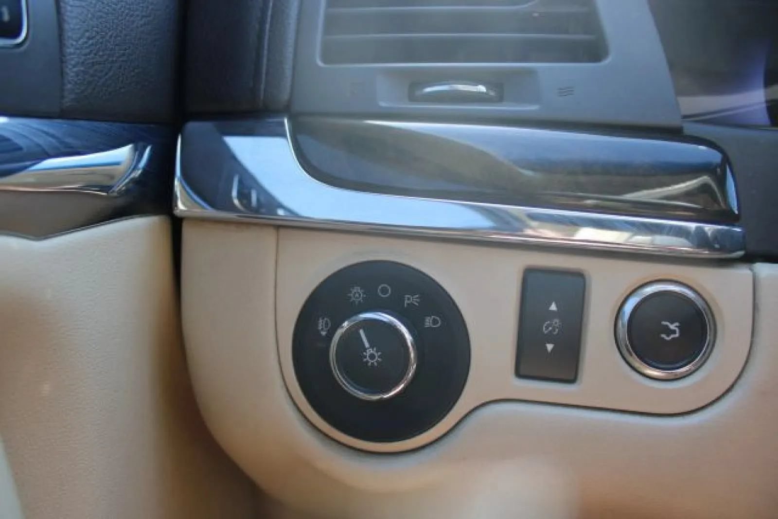 Used 2014 Lincoln MKS w/ Equipment Group 101A FWD image 19