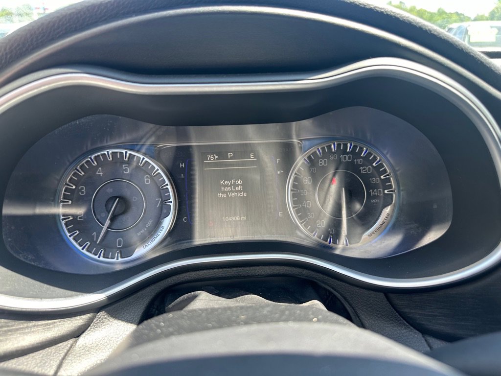 Used 2015 Chrysler 200 Limited w/ Convenience Group image 18