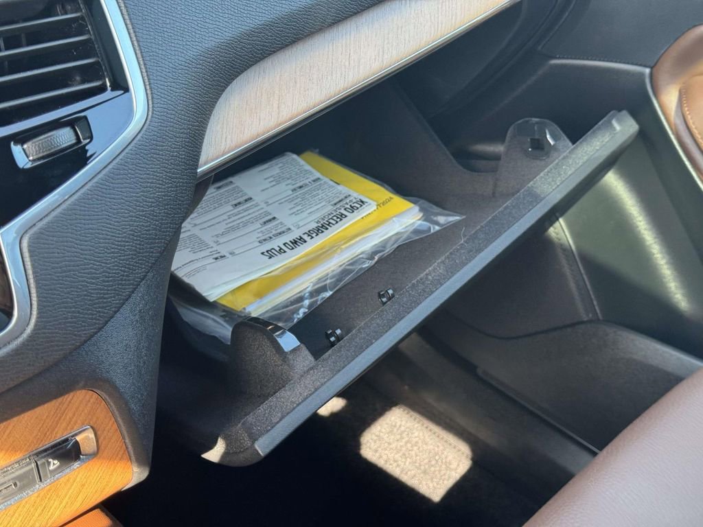 Certified 2024 Volvo XC90 T8 Plus w/ Protection Package Premier image 31