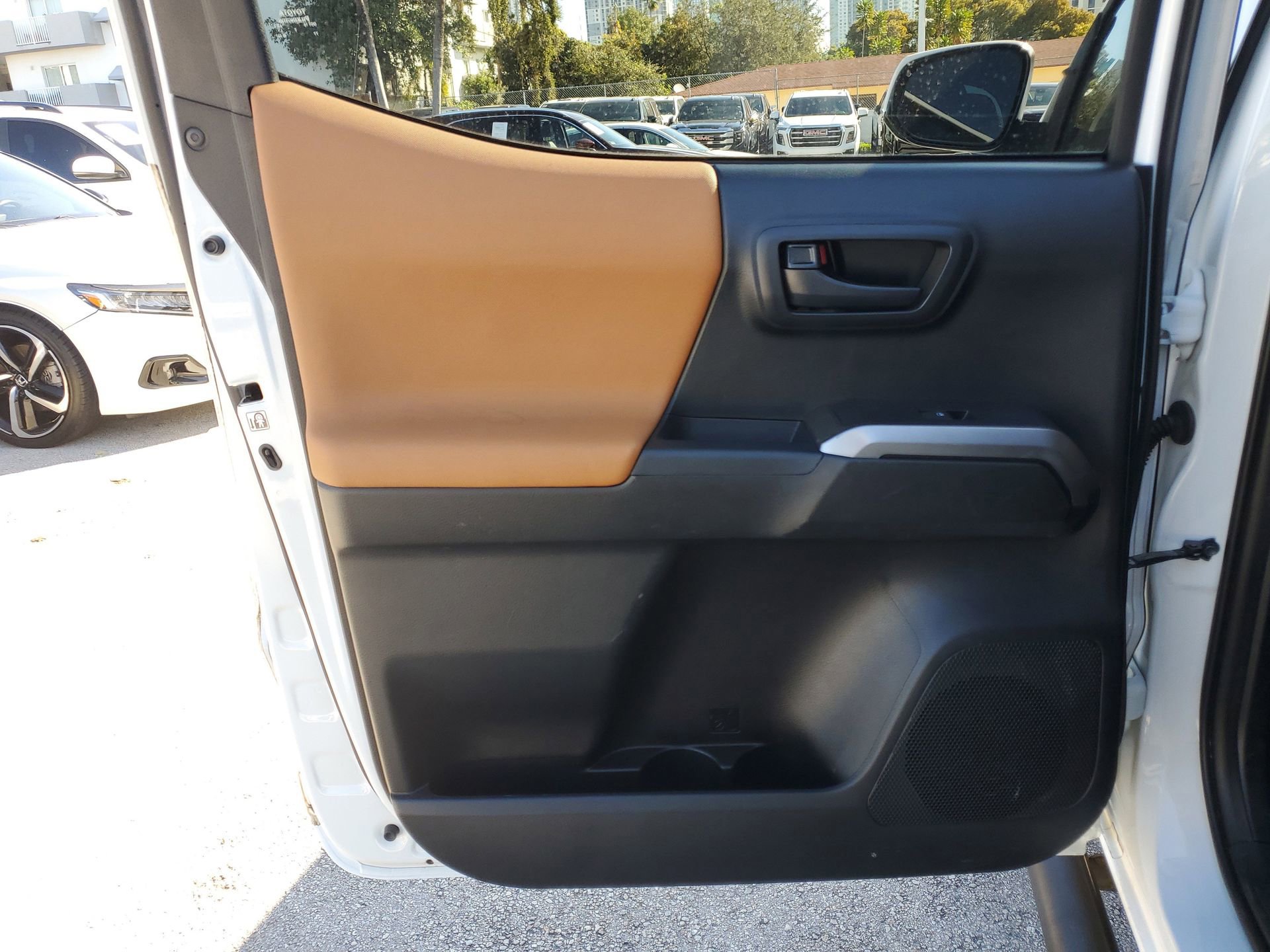 Used 2017 Toyota Tacoma SR5 w/ Tow Package image 14