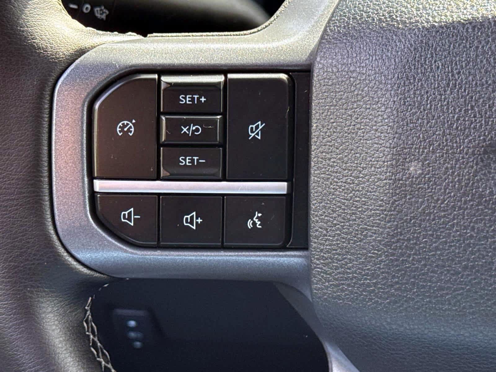 Used 2025 Ford F250 Lariat w/ Black Appearance Package AWD/4WD image 24