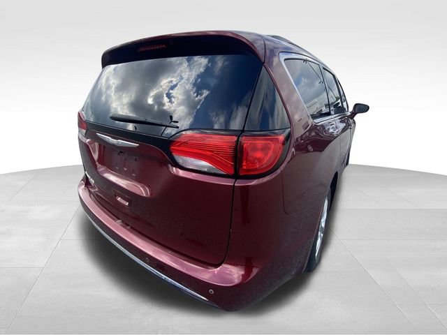 Used 2018 Chrysler Pacifica Touring Plus FWD image 9