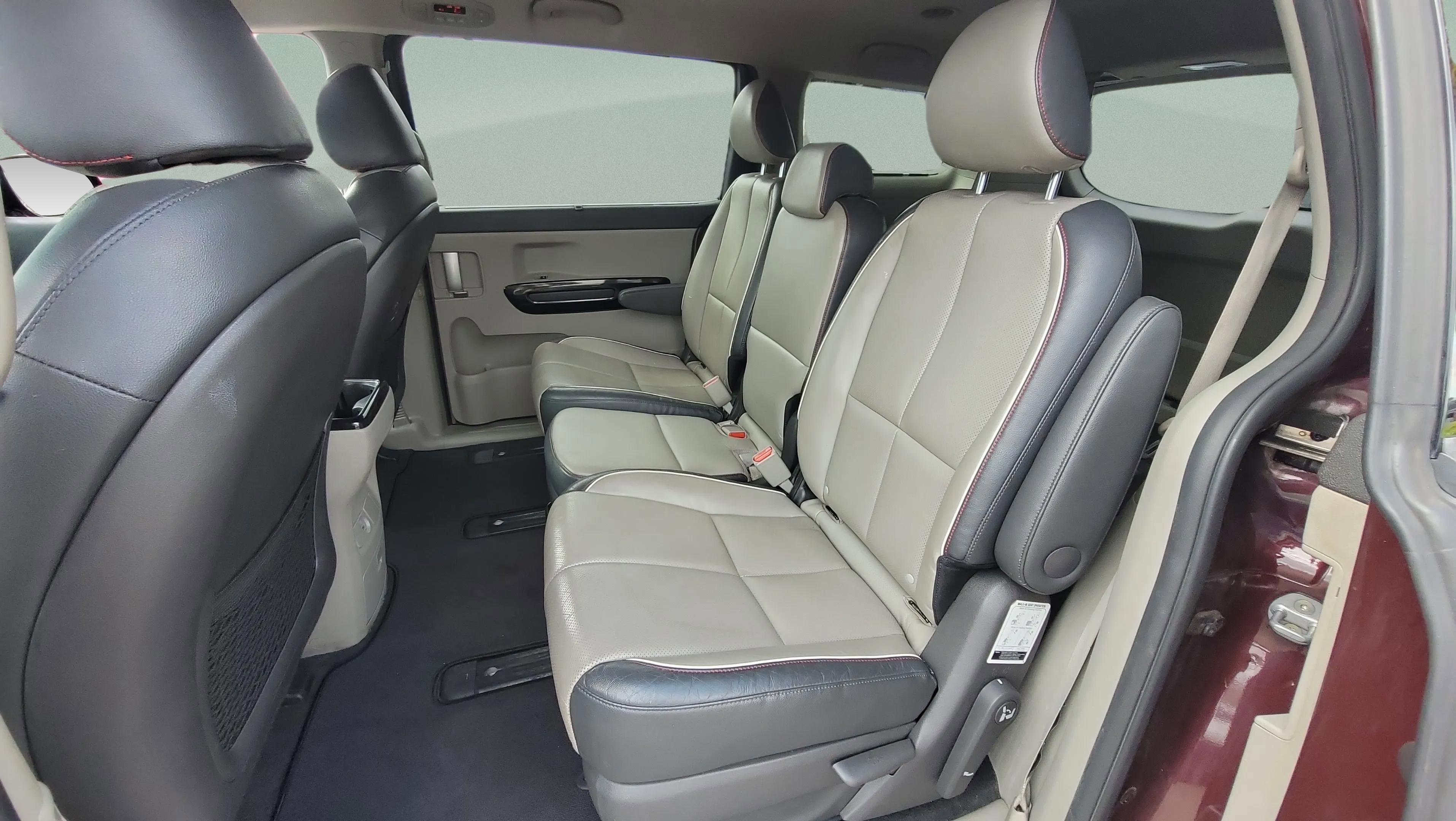 Used 2017 Kia Sedona EX image 9