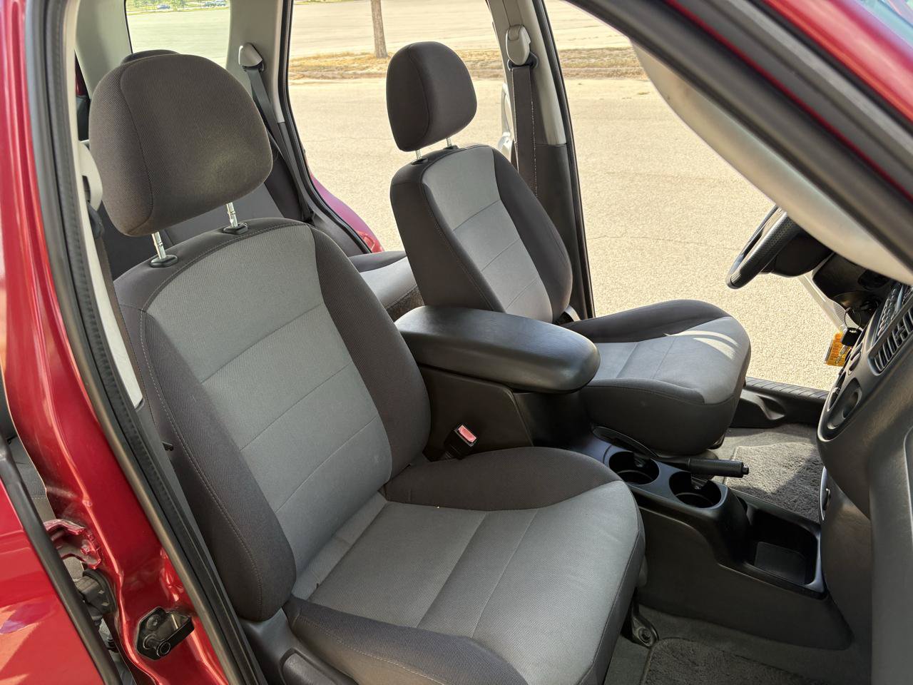 Used 2004 Ford Escape XLS FWD image 33