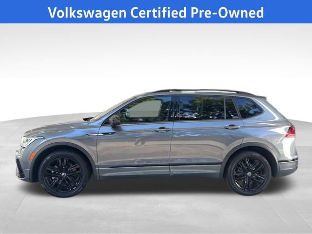 Certified 2022 Volkswagen Tiguan SE R-Line image 2