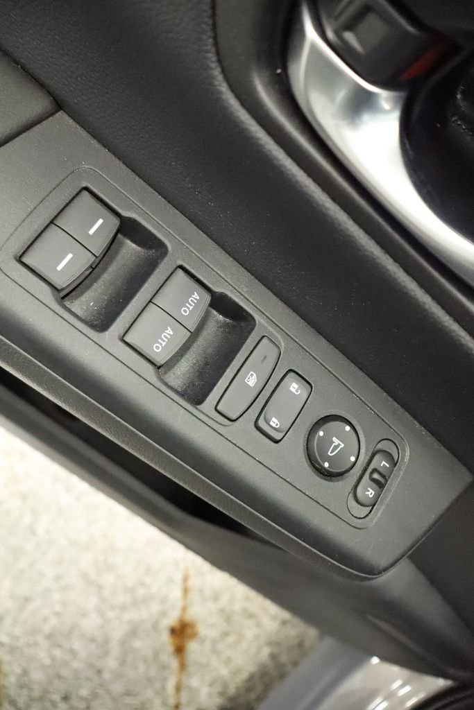 Used 2025 Honda CR-V EX image 29