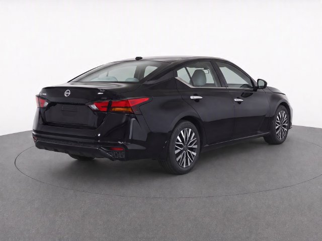 Used 2025 Nissan Altima 2.5 SV FWD image 3