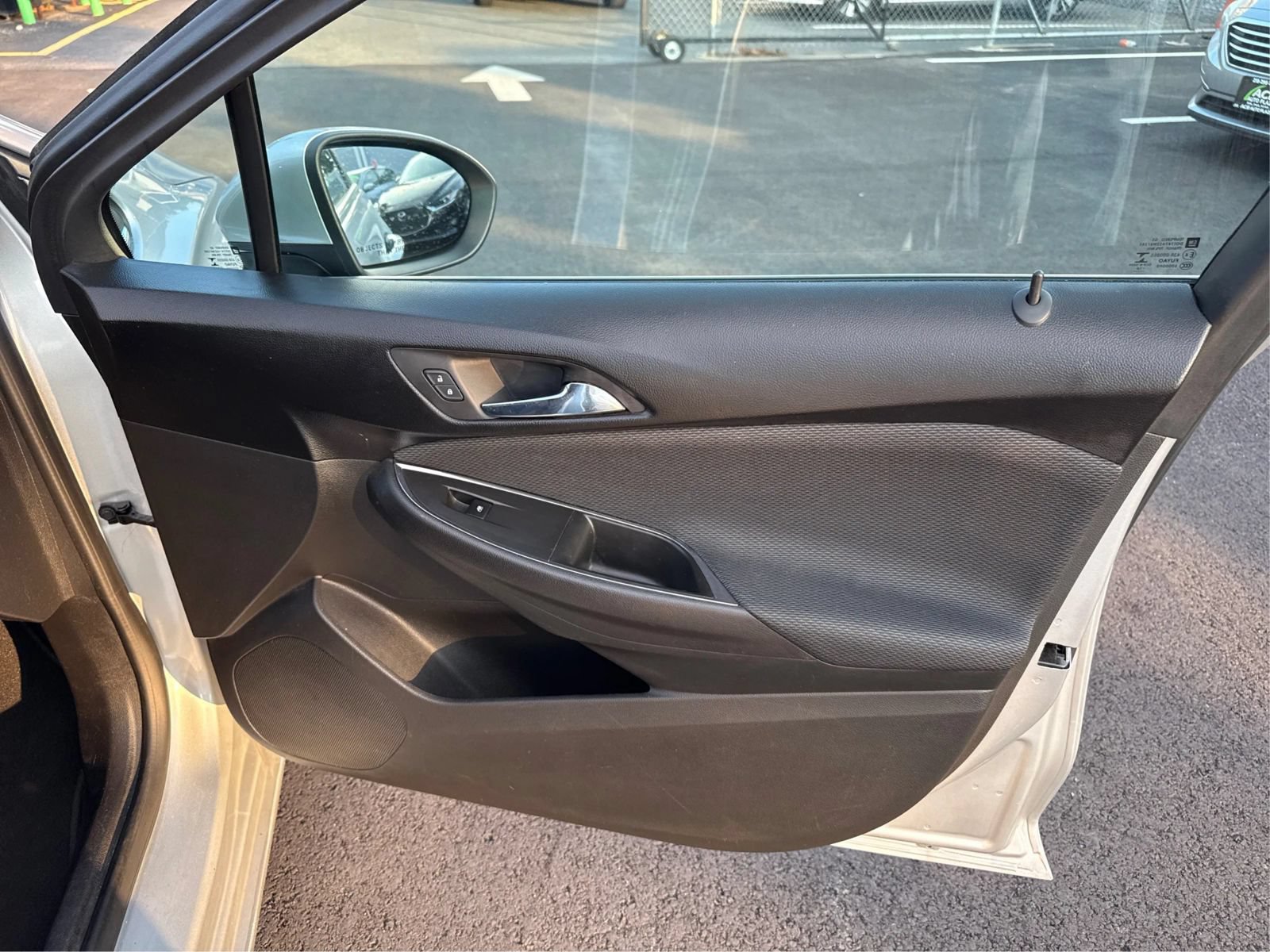 Used 2017 Chevrolet Cruze LT FWD image 21