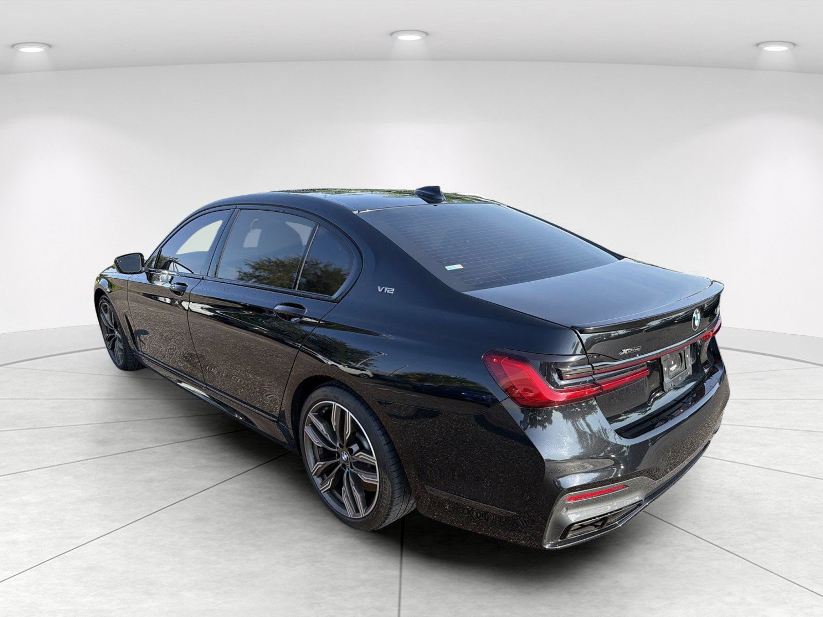 Used 2022 BMW M760i xDrive AWD/4WD image 6