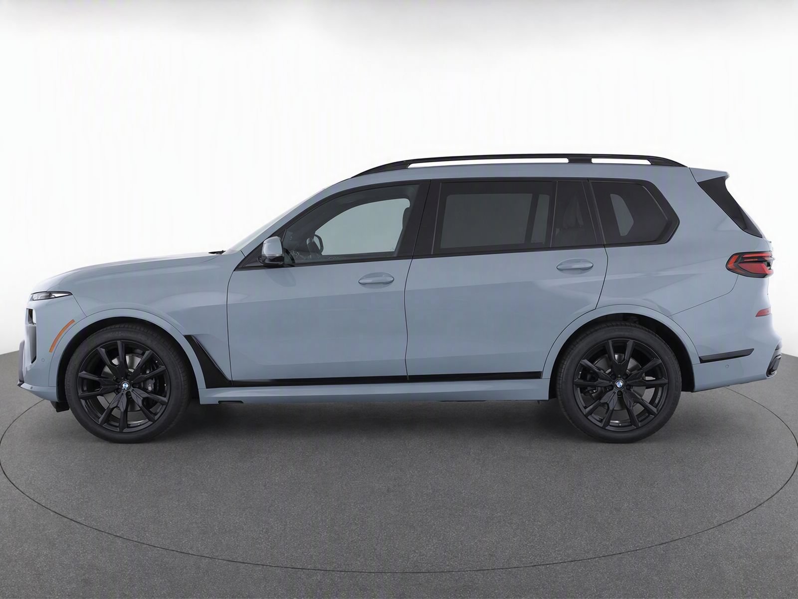 Certified 2025 BMW X7 xDrive40i w/ M Sport Package AWD/4WD image 3