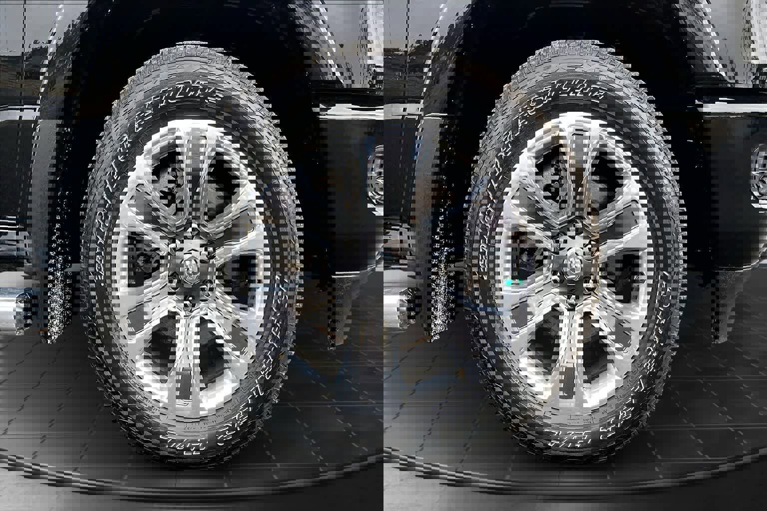 Used 2022 RAM 1500 Limited w/ Body-Colour Bumper Group image 34