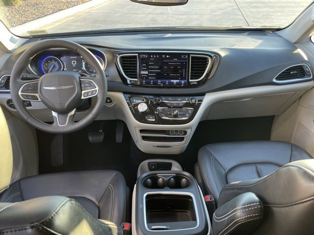 Certified 2024 Chrysler Pacifica Touring-L image 13