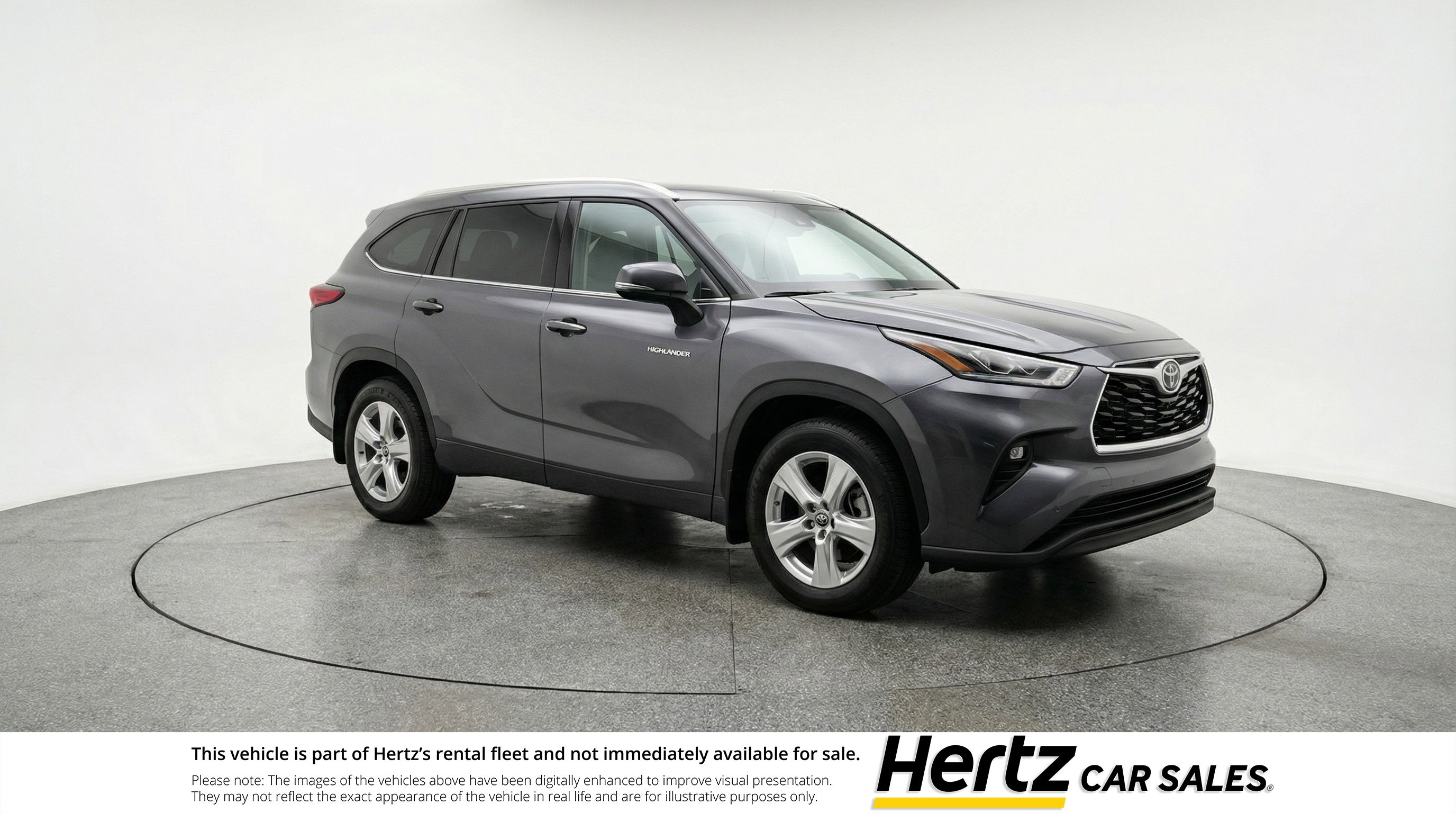 Used 2025 Toyota Highlander LE image 1