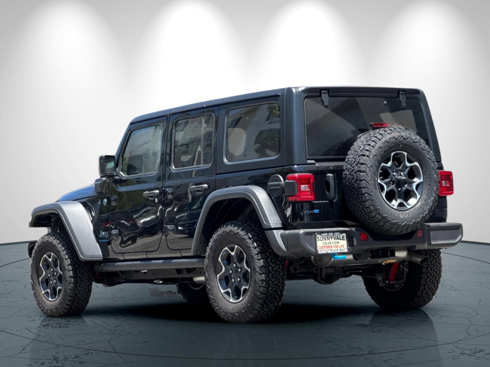 New 2023 Jeep Wrangler Unlimited Rubicon 4xe w/ Cold Weather Group AWD/4WD image 6