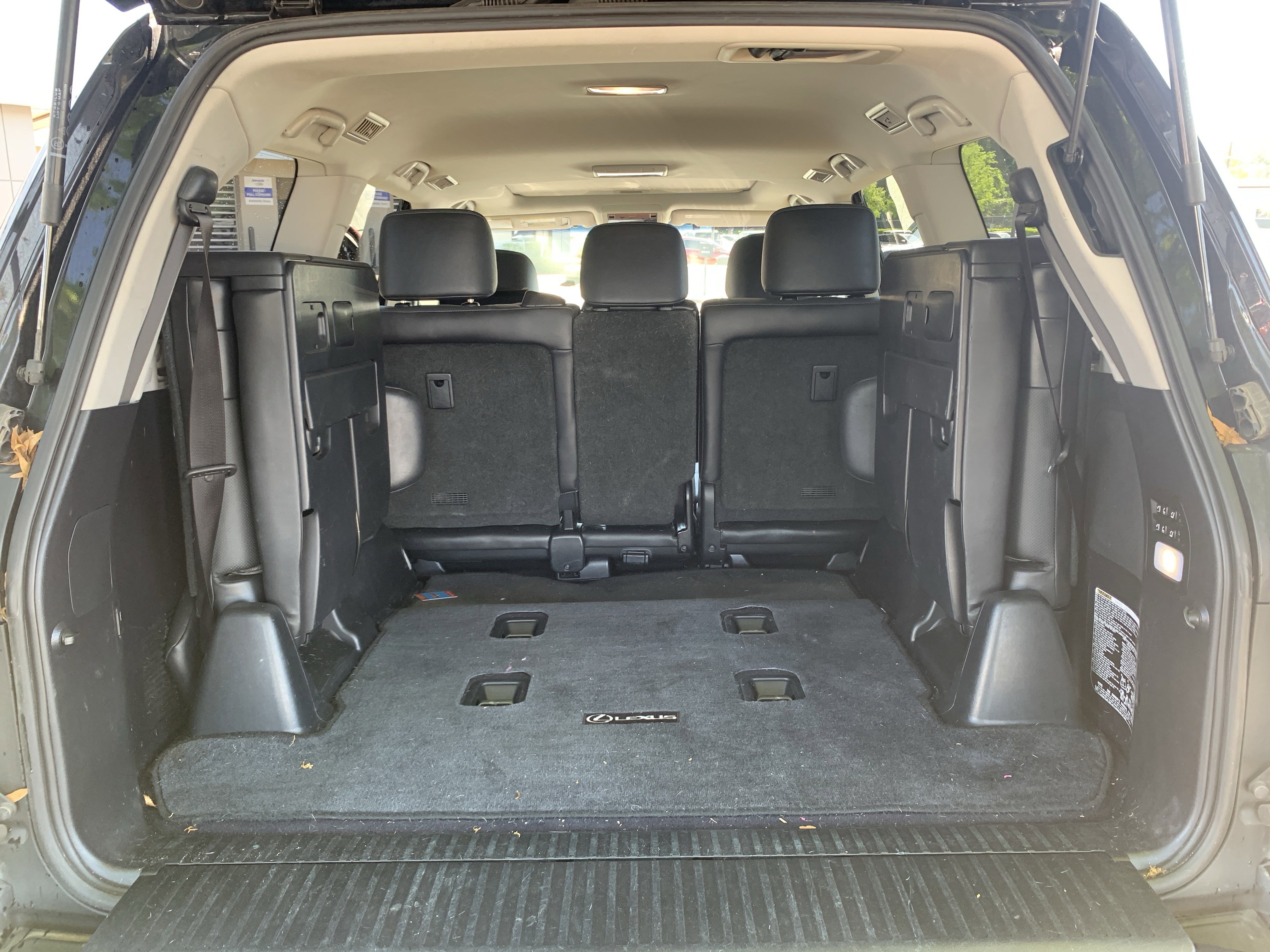 Used 2018 Lexus LX 570 4WD w/ Luxury Package image 34