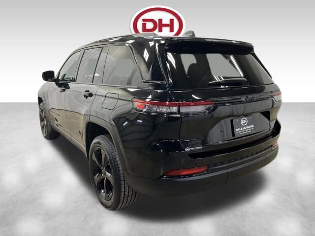 Used 2023 Jeep Grand Cherokee Altitude image 9