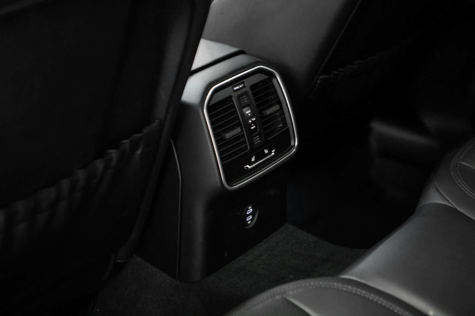 Certified 2023 Porsche Macan AWD/4WD image 30