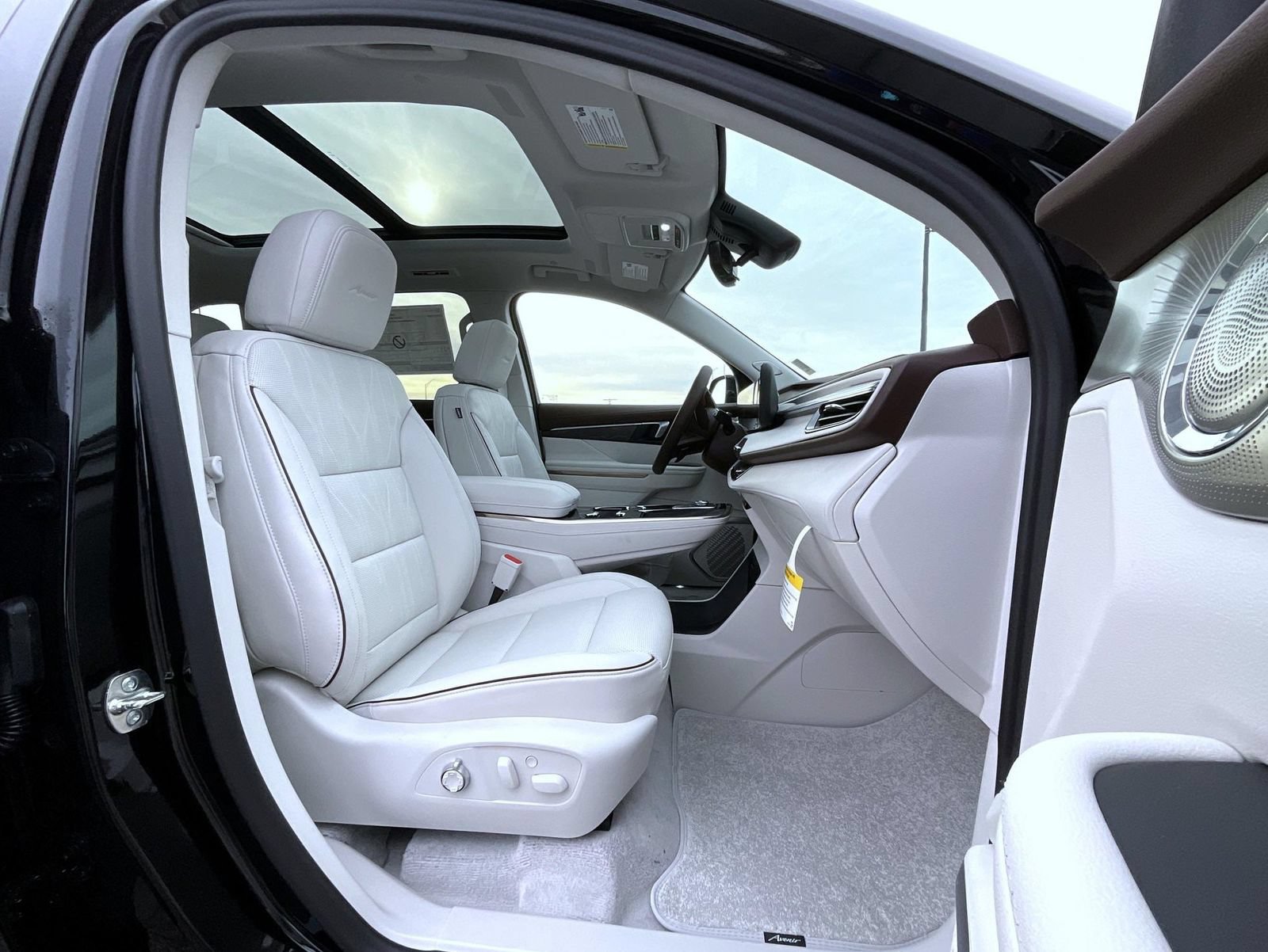 New 2026 Buick Enclave Avenir w/ Super Cruise Package AWD/4WD image 15