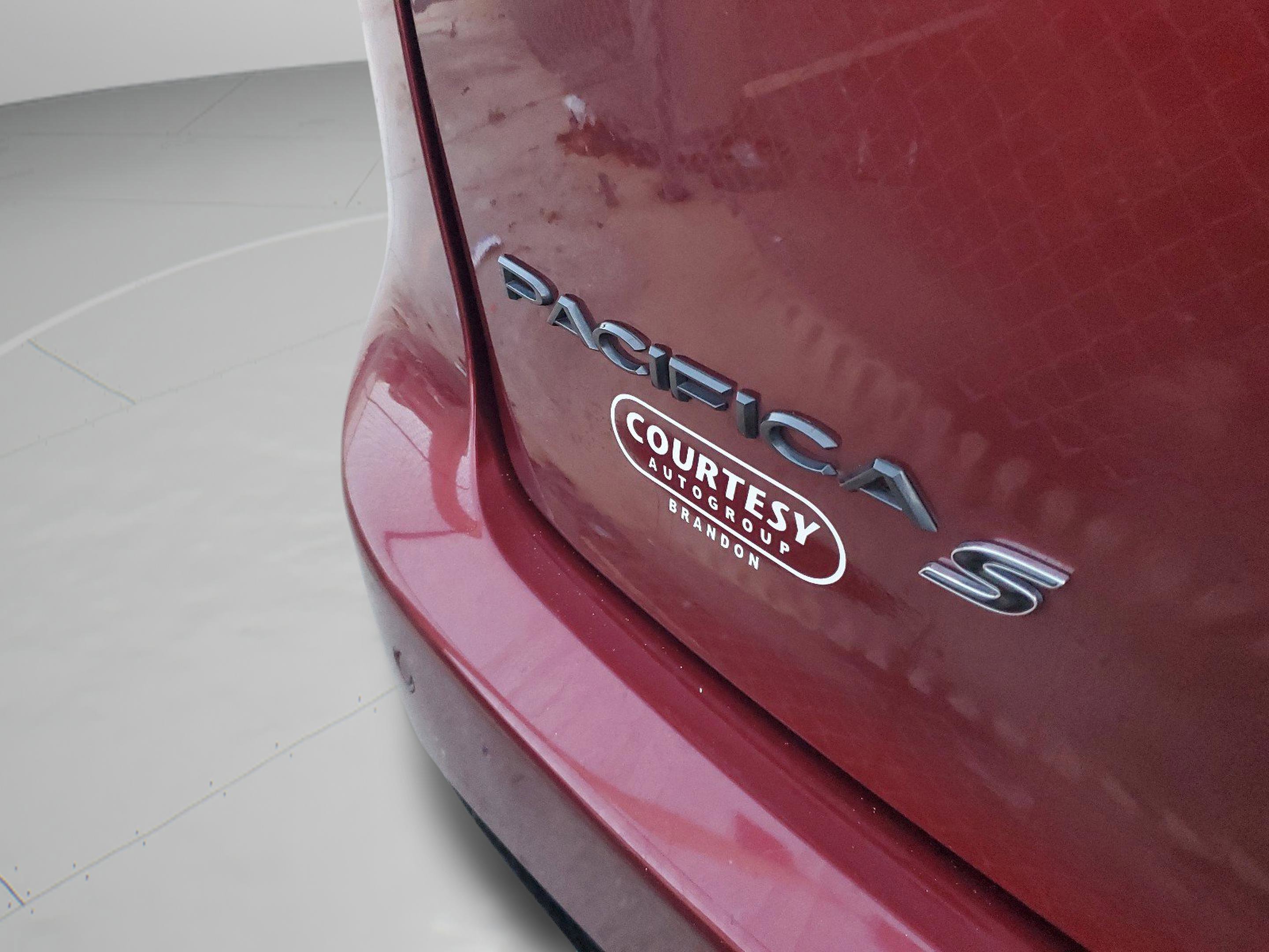 Used 2020 Chrysler Pacifica Touring w/ S Appearance Package FWD image 31