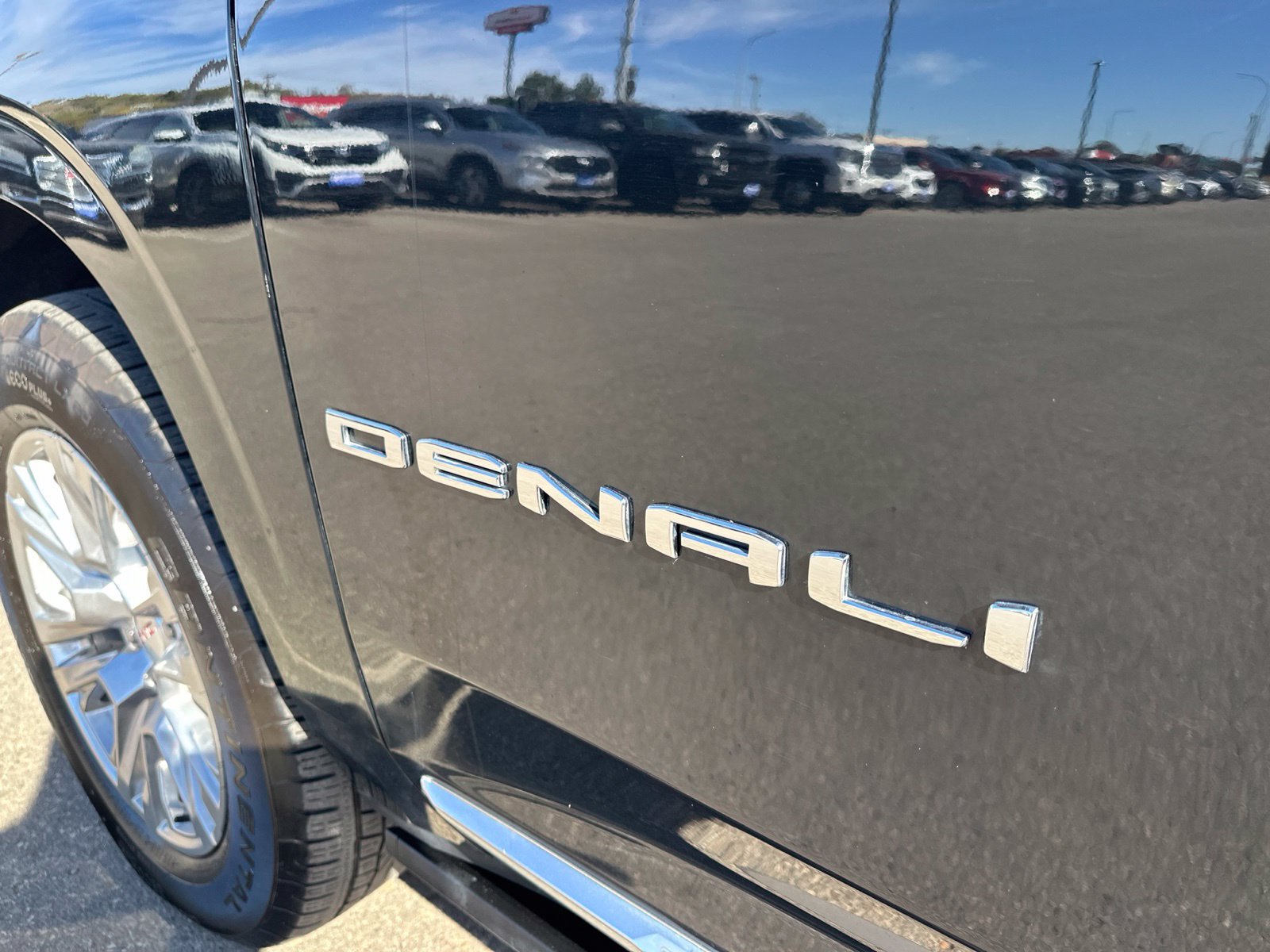 Used 2026 GMC Yukon Denali w/ Sun & Power Step Package AWD/4WD image 12