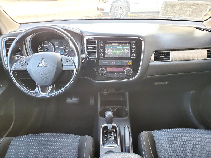 Used 2016 Mitsubishi Outlander SE AWD/4WD image 8