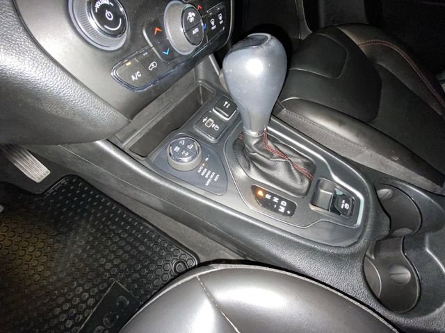 Used 2022 Jeep Cherokee Trailhawk AWD/4WD image 19