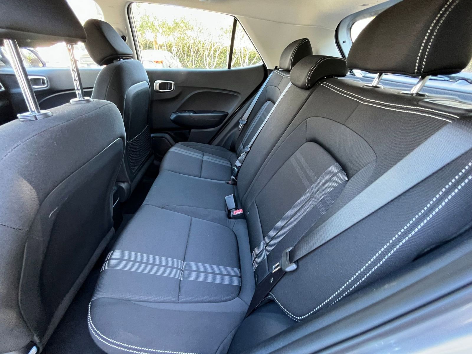 Used 2025 Hyundai Venue SEL image 24