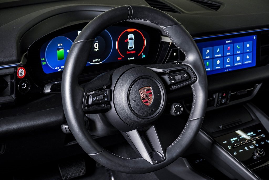 Certified 2025 Porsche Macan Electric image 18