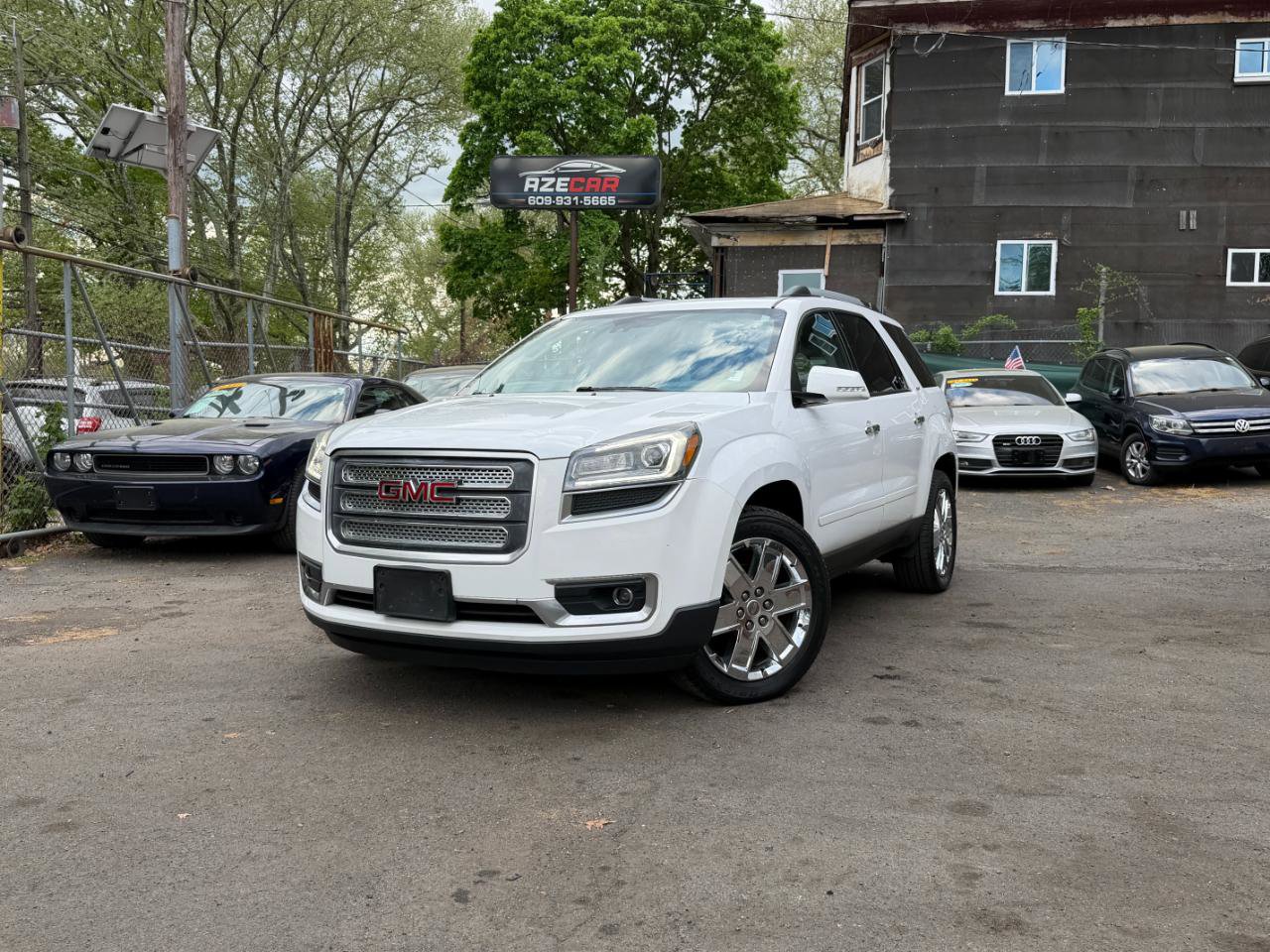 Used 2017 GMC Acadia Limited SLT image 3