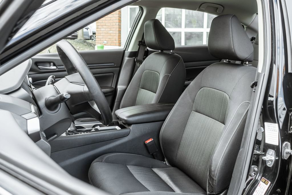 Used 2024 Nissan Altima 2.5 SV image 6