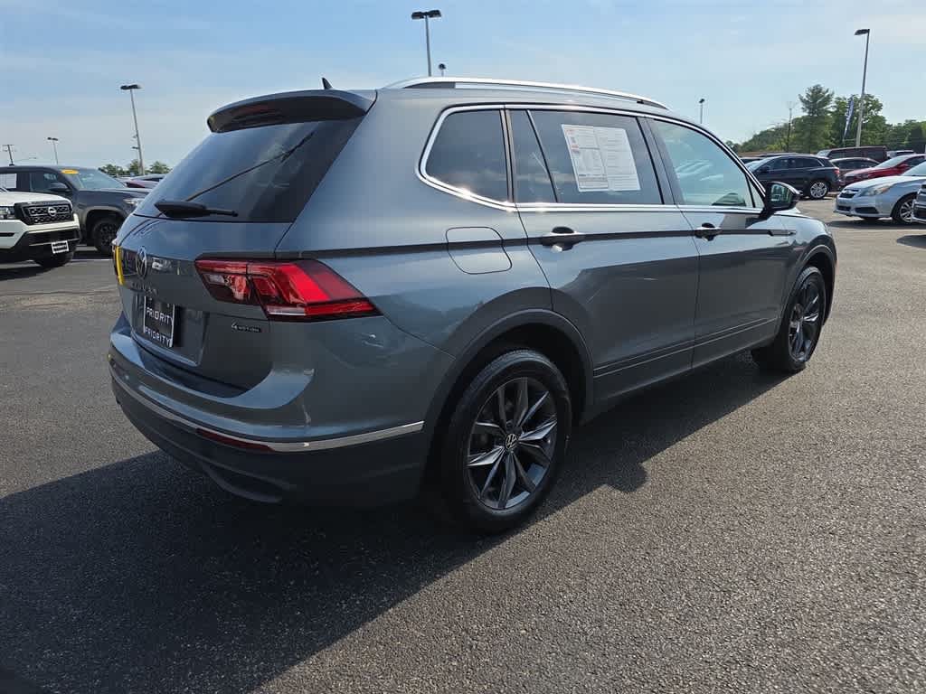 Used 2024 Volkswagen Tiguan SE w/ Panoramic Sunroof Package AWD/4WD image 9