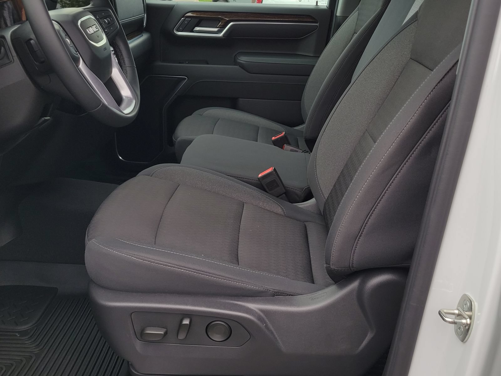 Used 2024 GMC Sierra 1500 Elevation AWD/4WD image 9