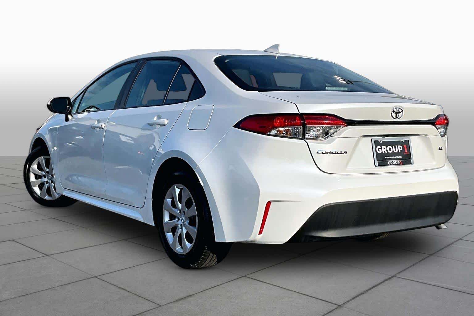 Used 2025 Toyota Corolla LE FWD image 12