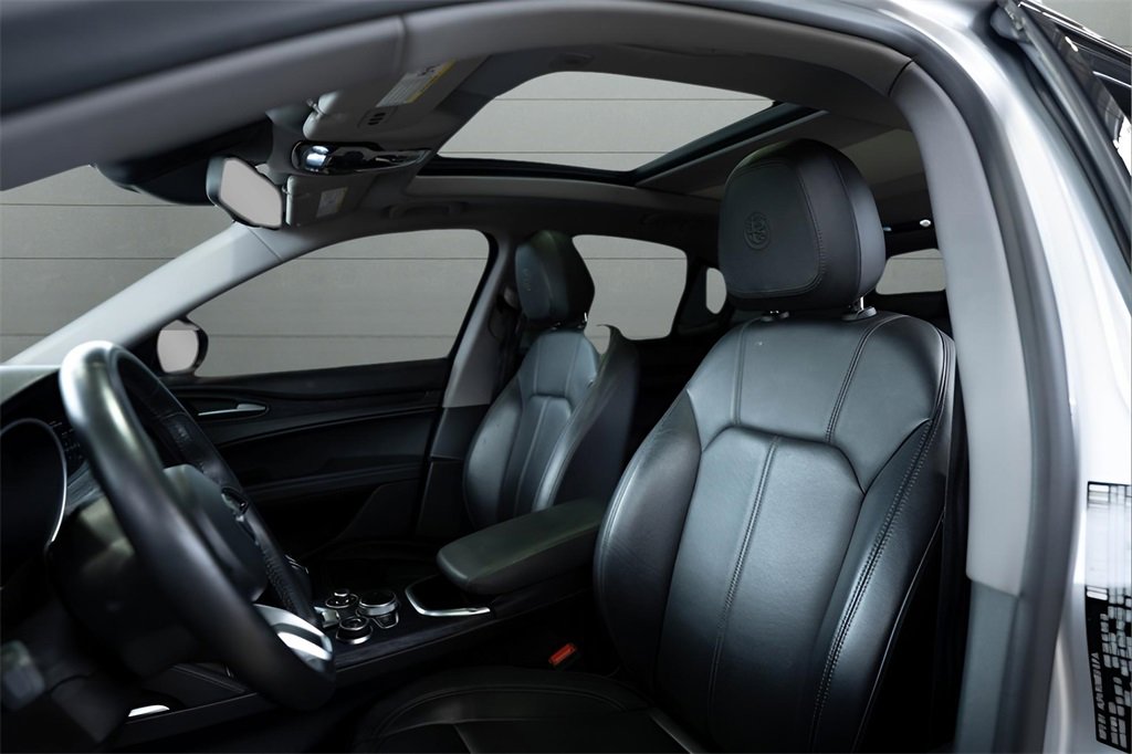 Used 2021 Alfa Romeo Stelvio Sprint w/ Nero Edizione image 2