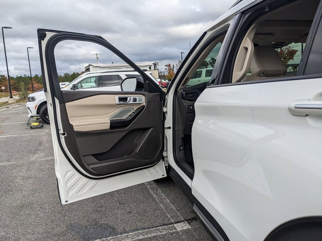 Used 2020 Ford Explorer Platinum w/ Premium Technology Package image 61