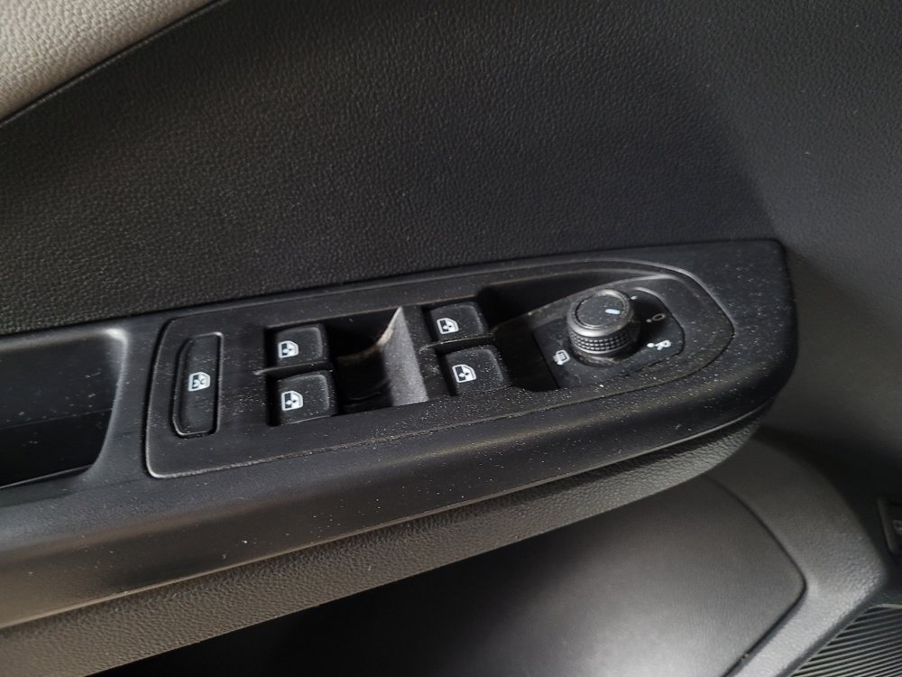 Used 2023 Volkswagen Taos SE w/ Panoramic Sunroof Package FWD image 27