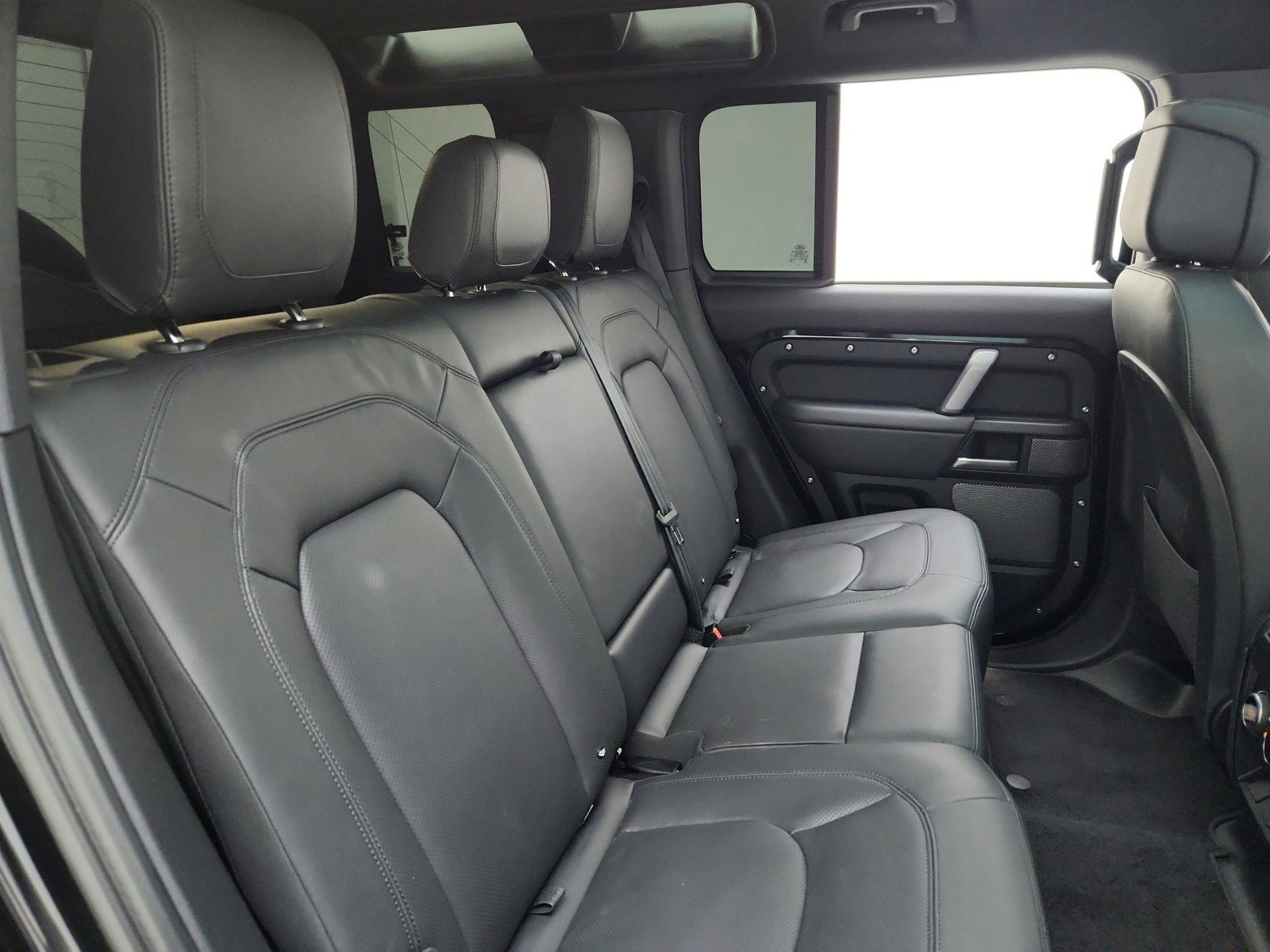 Used 2024 Land Rover Defender 110 V8 image 28