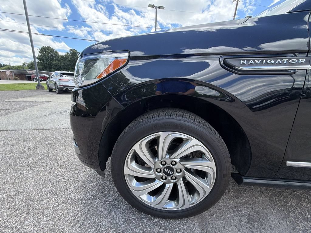 Used 2024 Lincoln Navigator Reserve AWD/4WD image 10