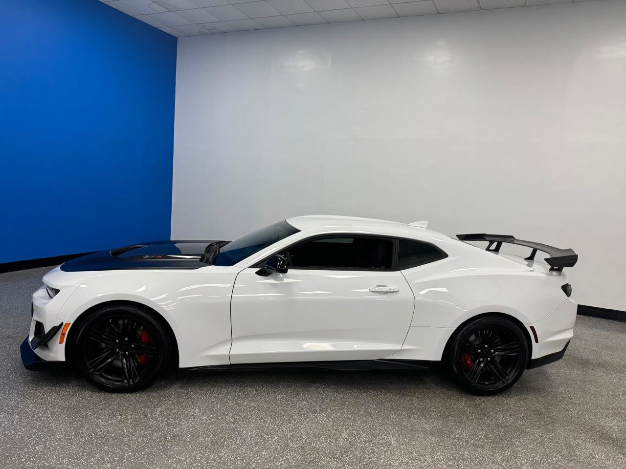 Used 2019 Chevrolet Camaro ZL1 RWD image 5