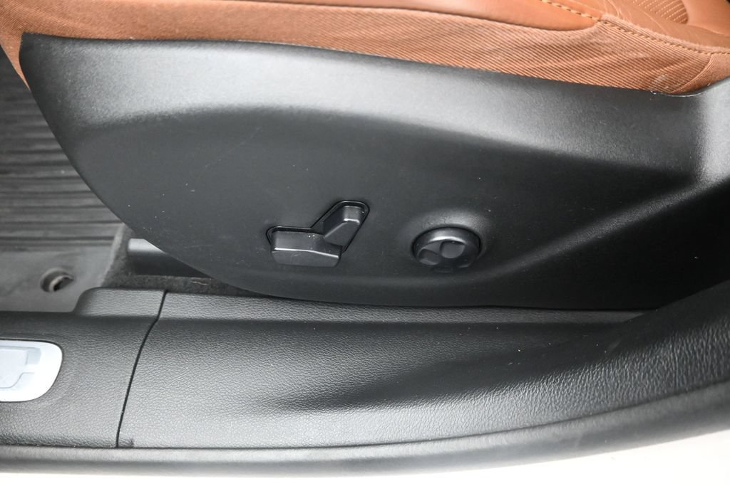Used 2019 Jeep Cherokee Overland AWD/4WD image 24