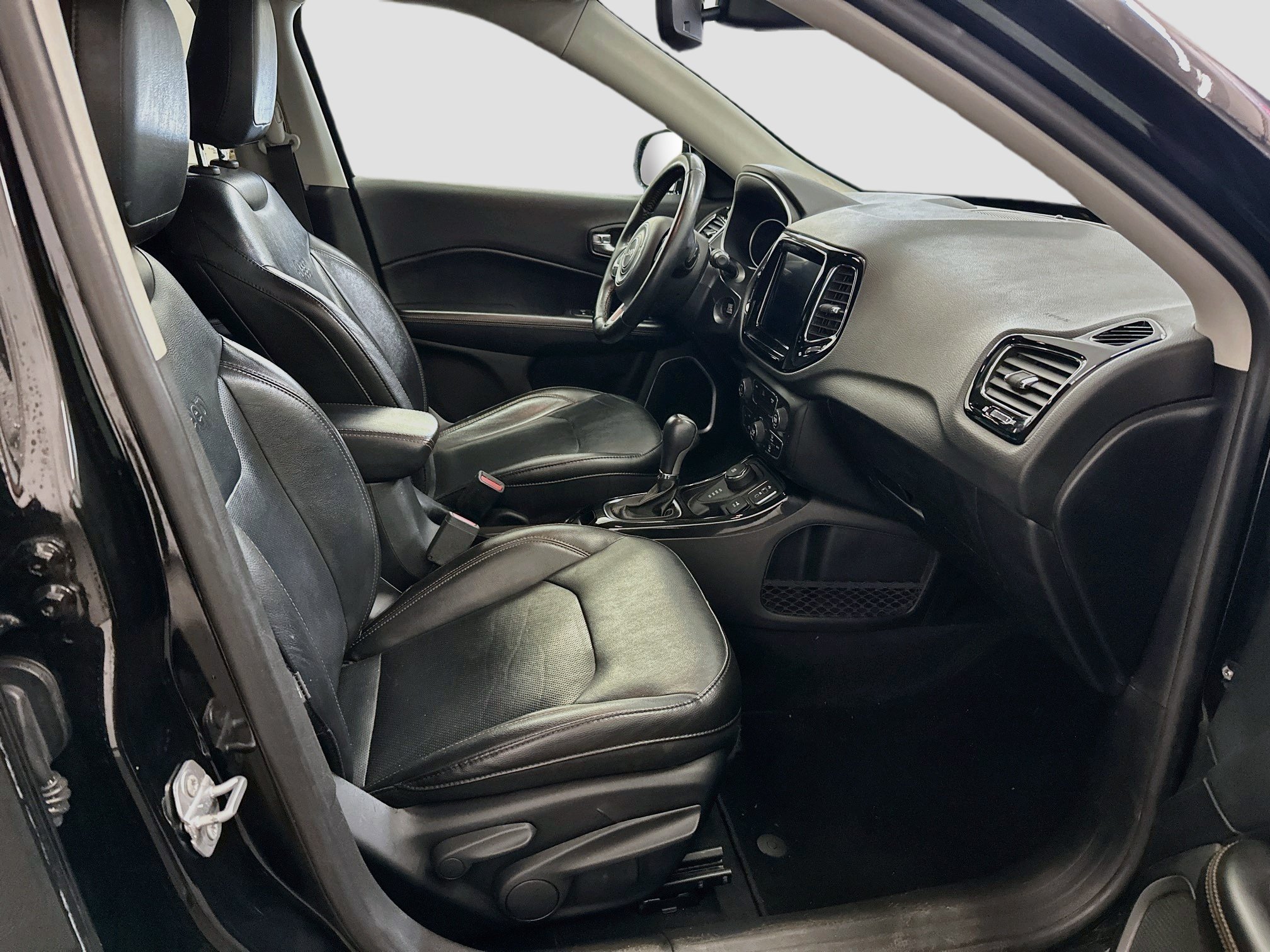 Used 2019 Jeep Compass Limited AWD/4WD image 32