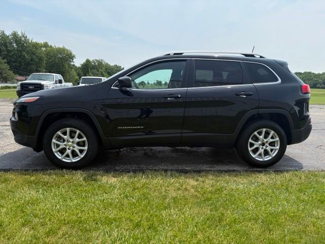 Used 2017 Jeep Cherokee Latitude w/ Cold Weather Group AWD/4WD image 12