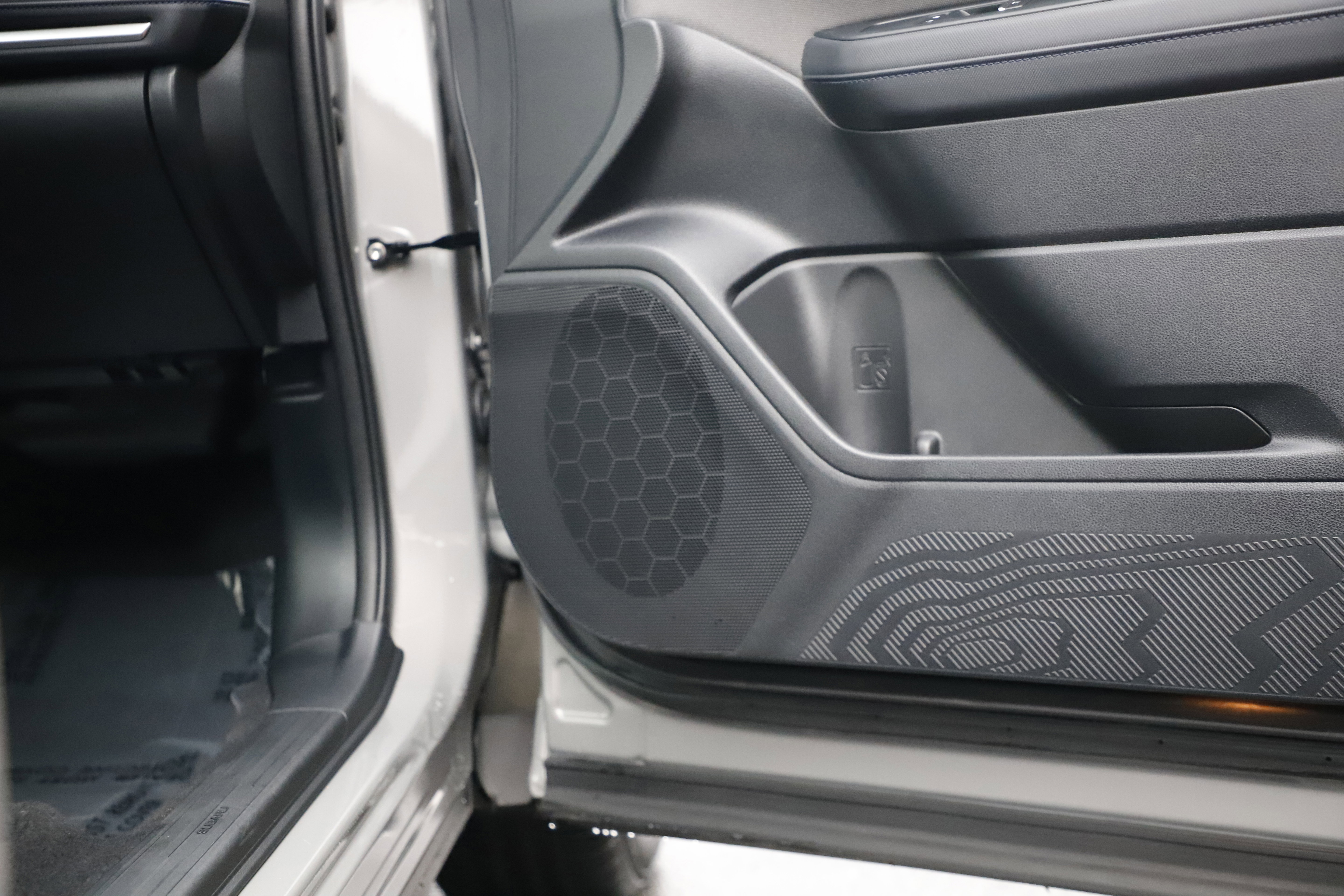 Used 2025 Subaru Forester Premium w/ Convenience Package #1 image 8