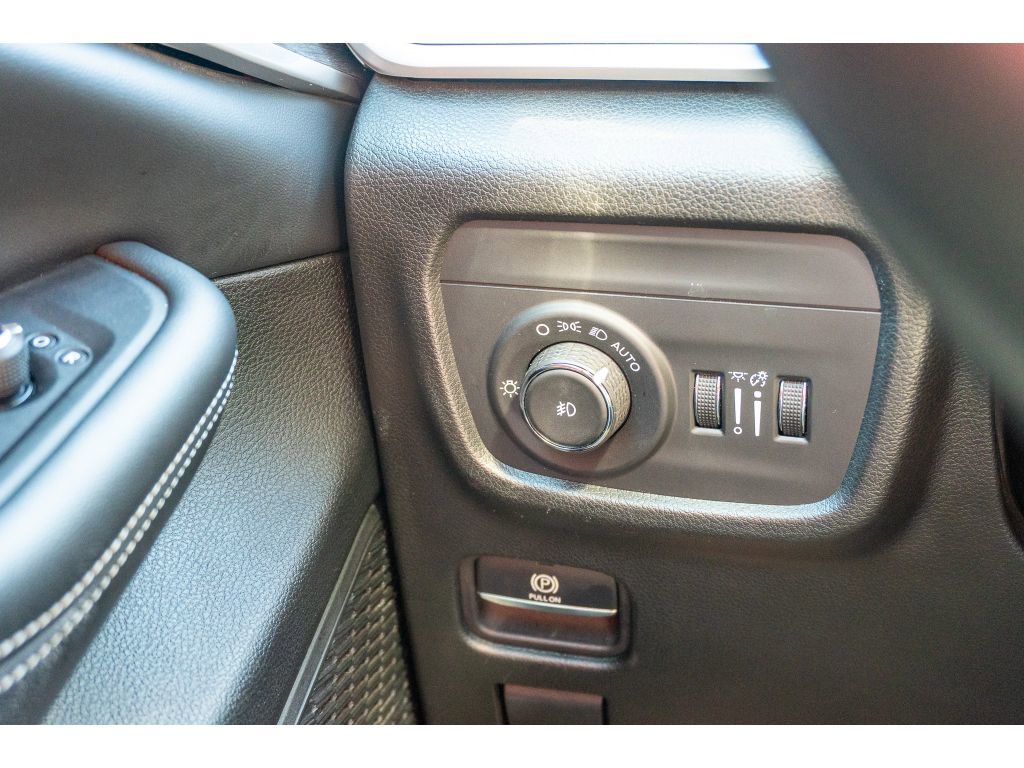 Used 2024 Jeep Grand Cherokee L Limited w/ Luxury Tech Group II image 29