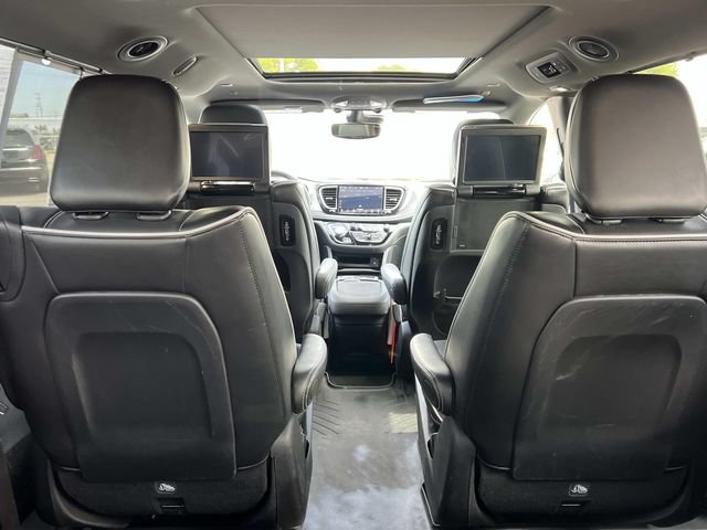 Used 2023 Chrysler Pacifica Limited w/ Uconnect Theater Family Group FWD image 13