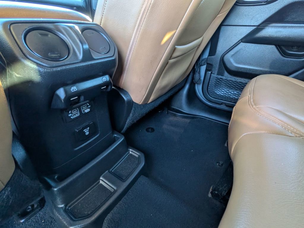Used 2022 Jeep Wrangler Unlimited Sahara image 30