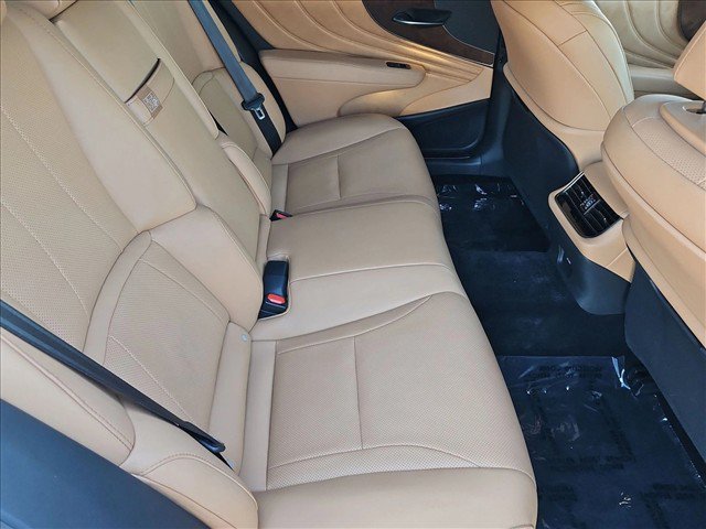 Used 2023 Lexus LS 500 w/ Accessory Package (Z1) RWD image 26