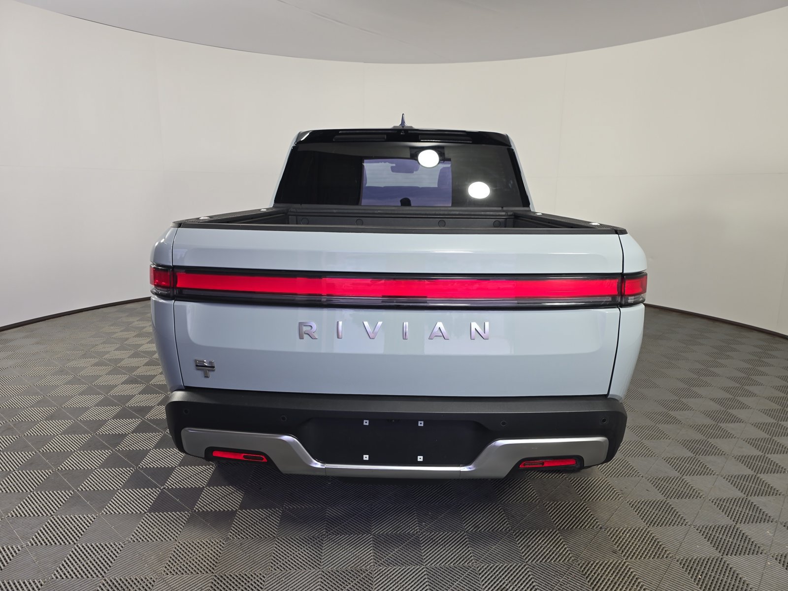 Used 2024 Rivian R1T Adventure Dual AWD/4WD image 4