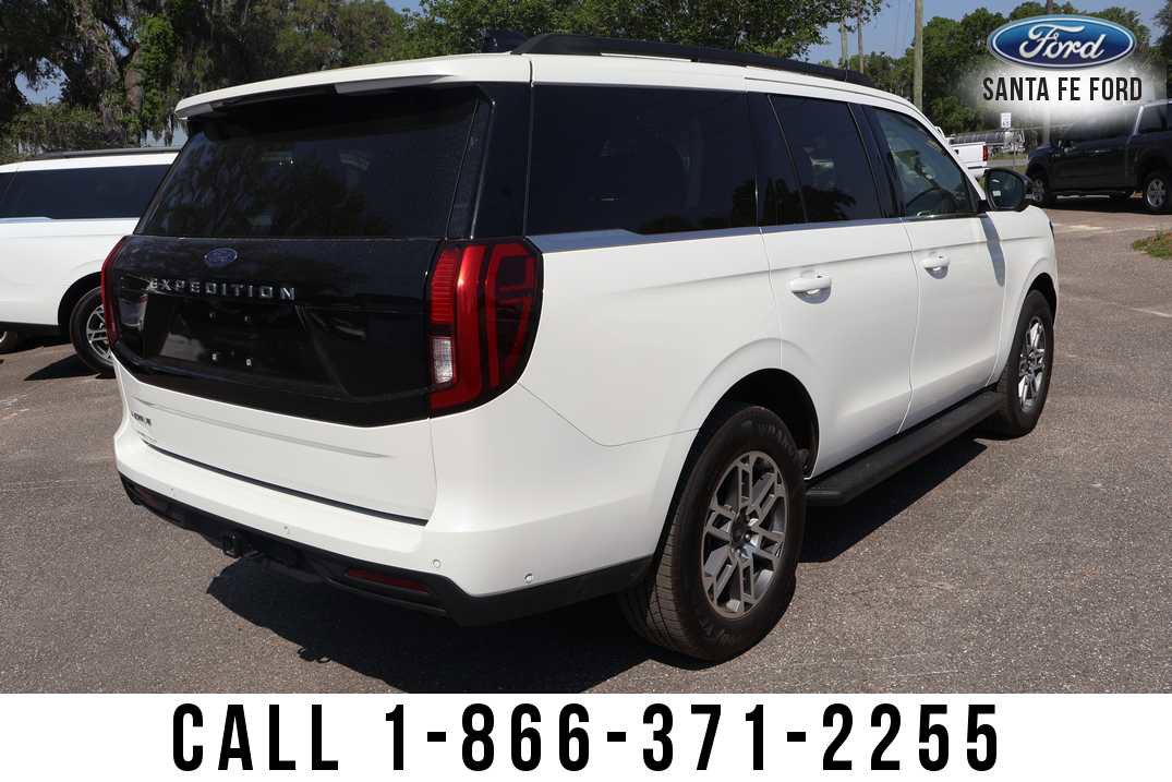 Used 2025 Ford Expedition Active RWD image 4